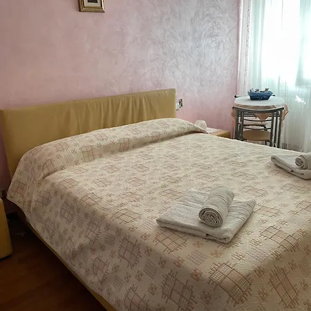 Francesca Nocleg ze śniadaniem 3*